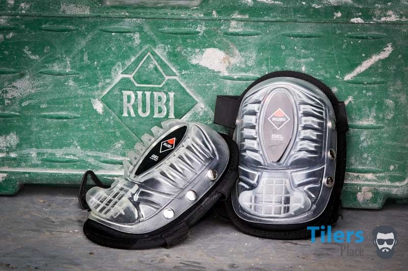 Front side of the Rubi Gel Duplex knee pads shows an attractive design.
