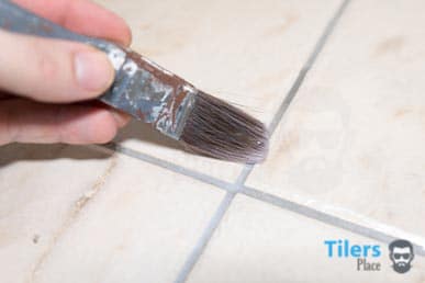 Distributing grout sealer